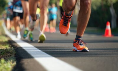 Biegacze podczas triathlonu